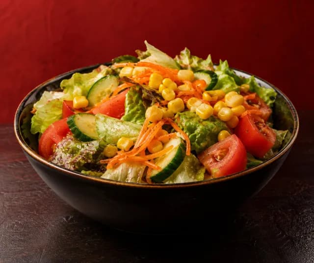 Illustratives Produktfoto: Großer gemischter Salat