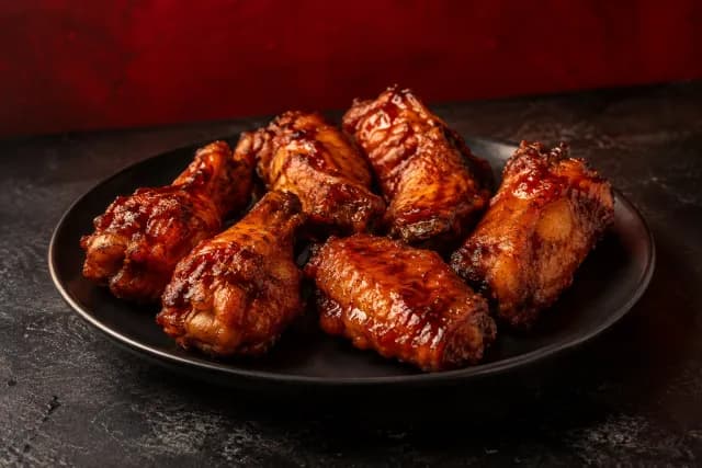 Illustratives Produktfoto: Chicken Hot Wings