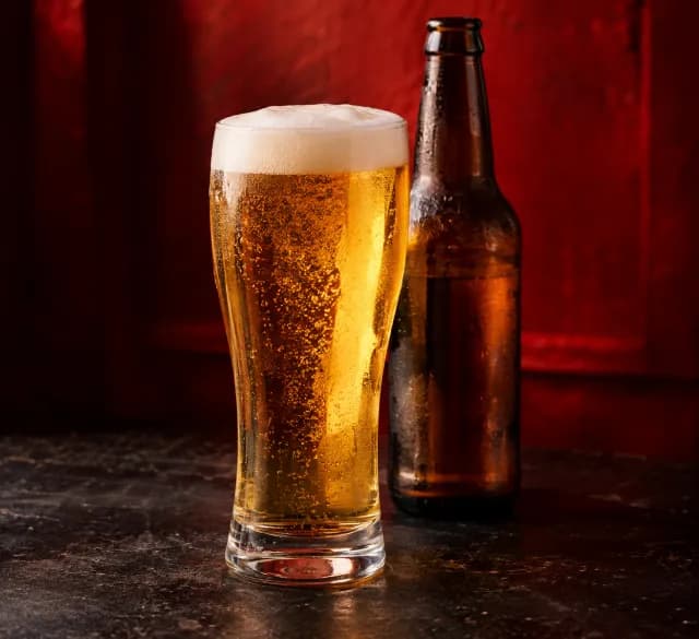 Illustratives Produktfoto: Warsteiner Pils